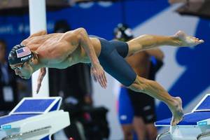 Phelps pips Lochte to 200m medley final at Pan Pacs